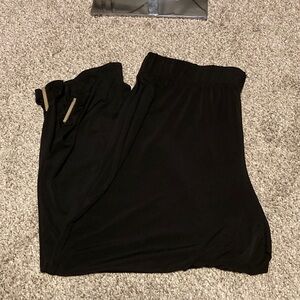 Chico's Elegant Black elastic waist capris Trousers, NWOT